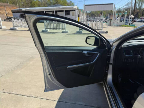 2018 Volvo V60 Cross Country T5 Platinum