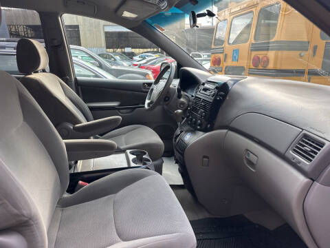 2004 Toyota Sienna LE 7 Passenger