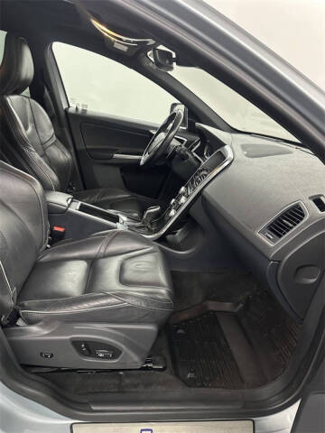 2017 Volvo XC60 T6 R-Design