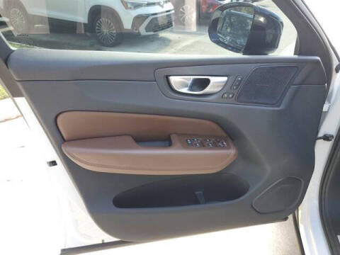 2023 Volvo XC60 B5 Plus Dark Theme