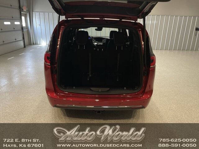 2026 Chrysler Pacifica Select