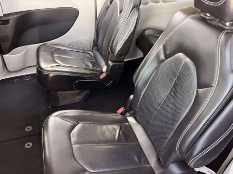 2022 Chrysler Pacifica Touring L