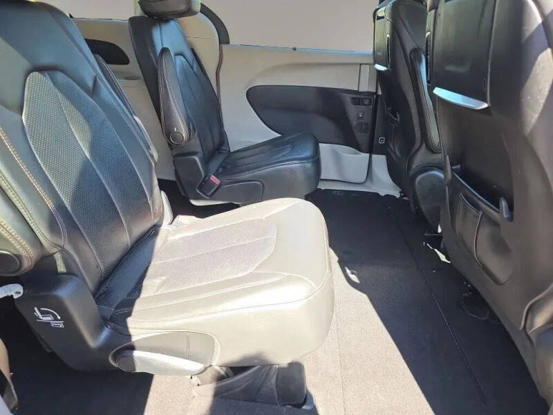 2017 Chrysler Pacifica Touring-L Plus