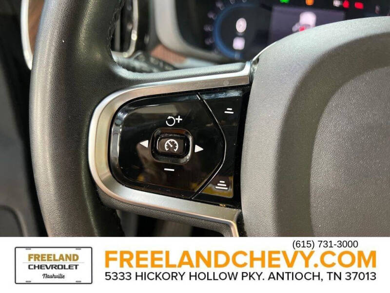 2023 Volvo XC60 B5 Plus Dark Theme