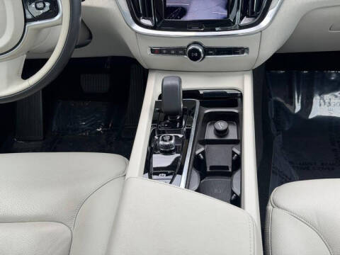 2025 Volvo S60 B5 Plus