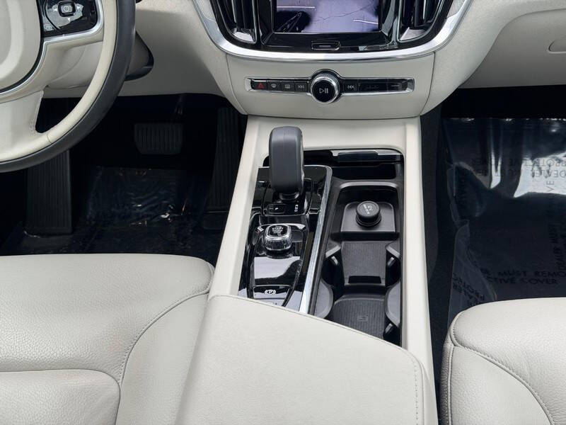 2025 Volvo S60 B5 Plus