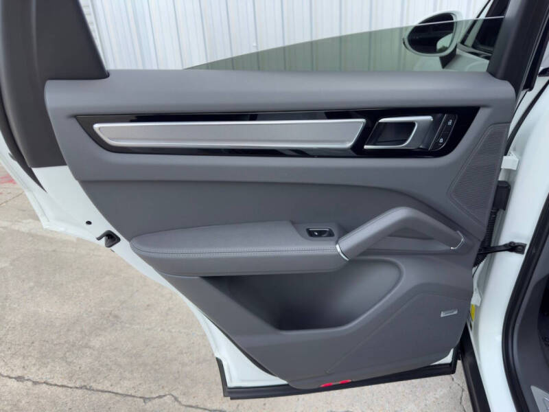 2023 Porsche Cayenne E-Hybrid Coupe