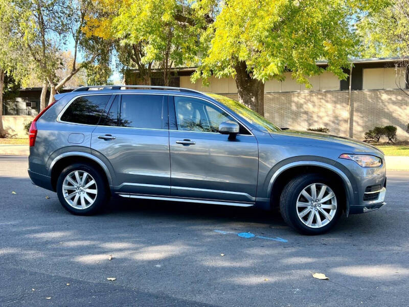 2016 Volvo XC90 T6 Momentum
