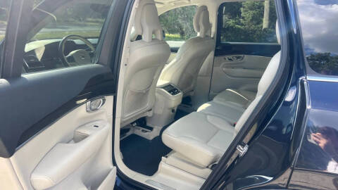 2016 Volvo XC90 T6 Momentum