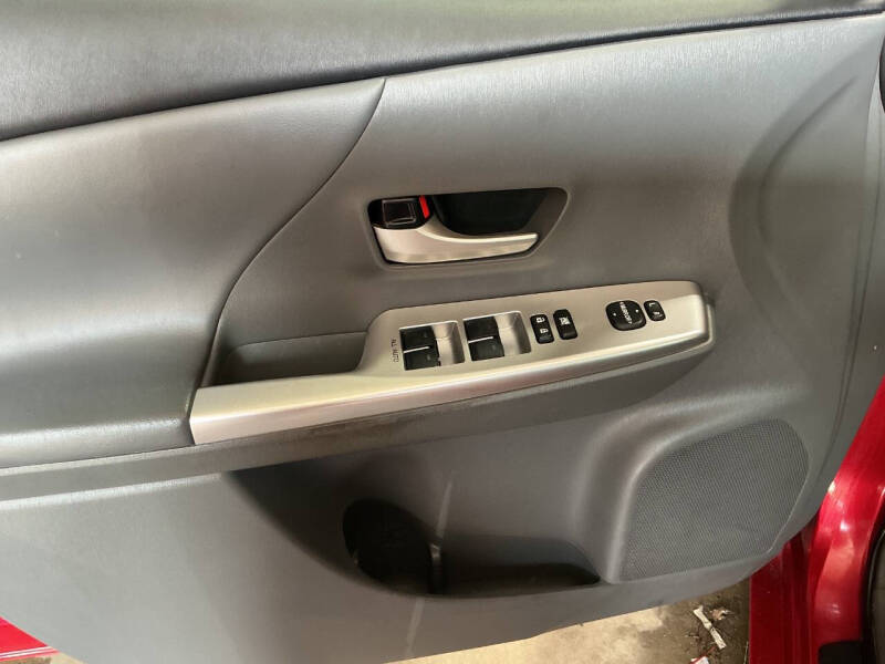 2013 Toyota Prius v Five