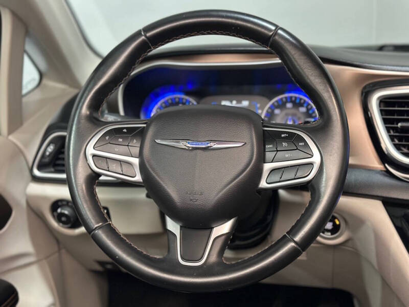 2017 Chrysler Pacifica Touring-L