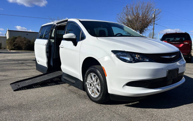 2022 Chrysler Voyager LX