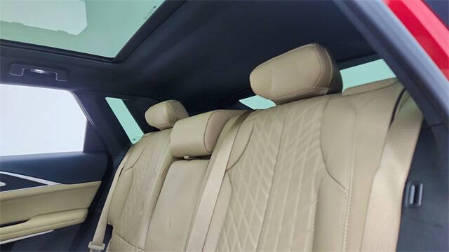 2025 Cadillac LYRIQ Luxury 3