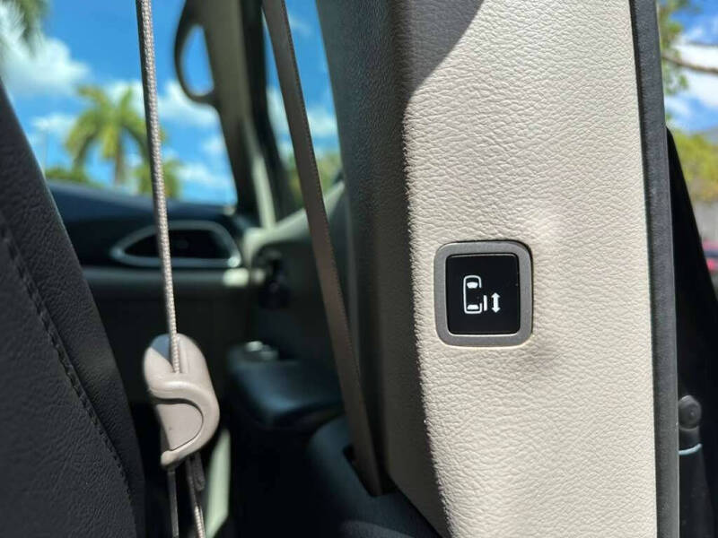 2020 Chrysler Pacifica Touring L