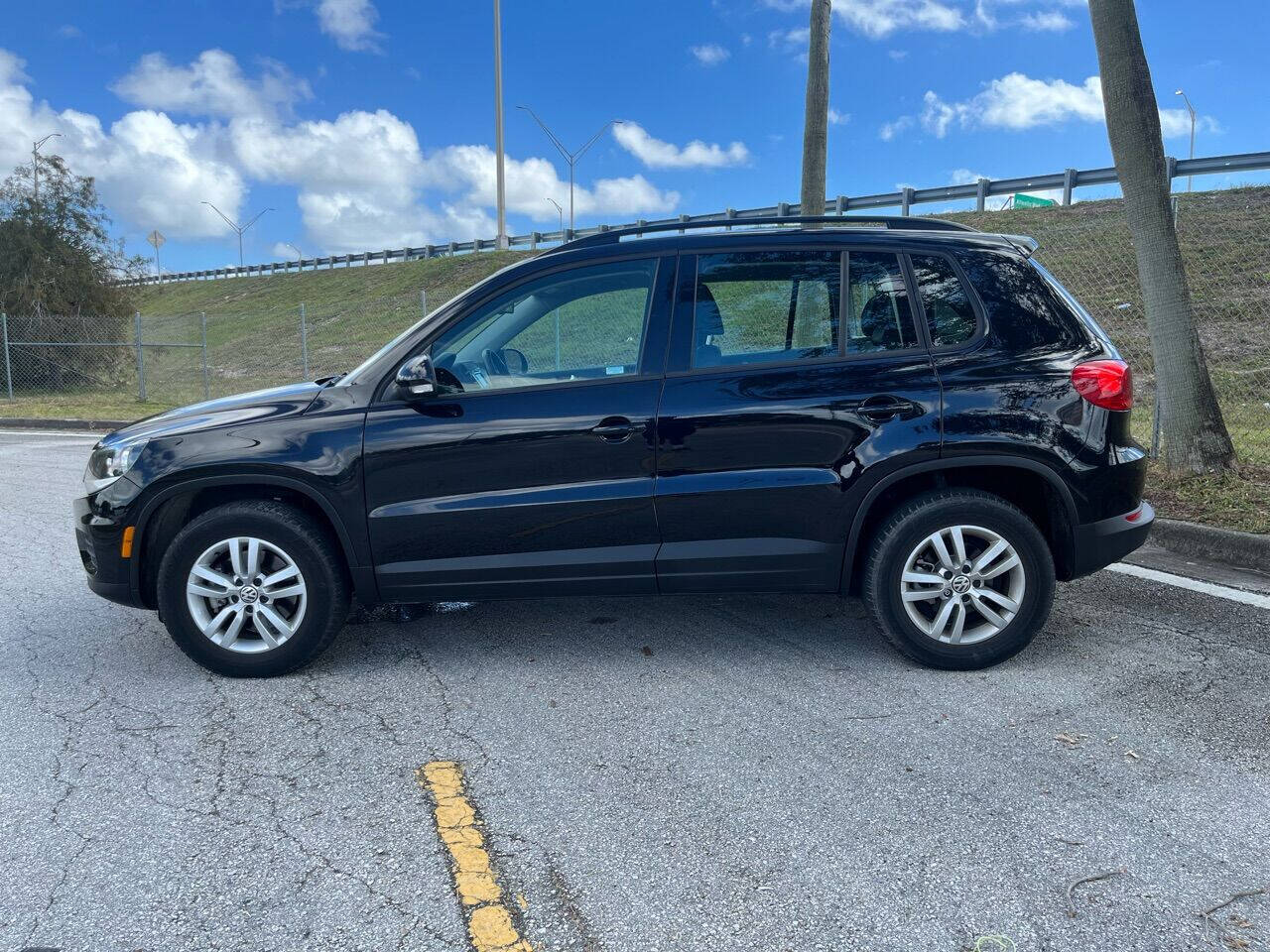 2017 Volkswagen Tiguan for sale at JT AUTO INC in Oakland Park, FL