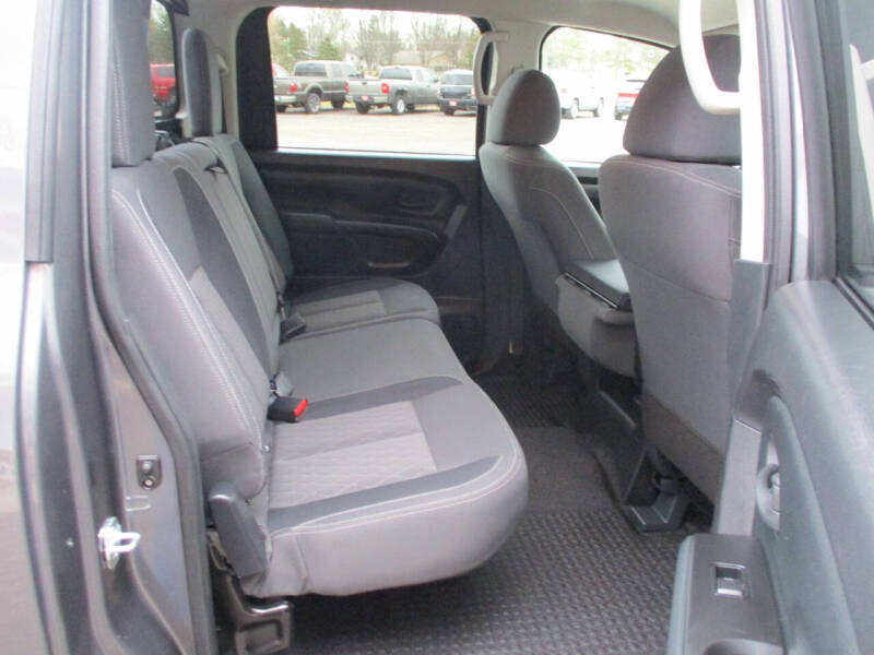 2023 Nissan Titan SV