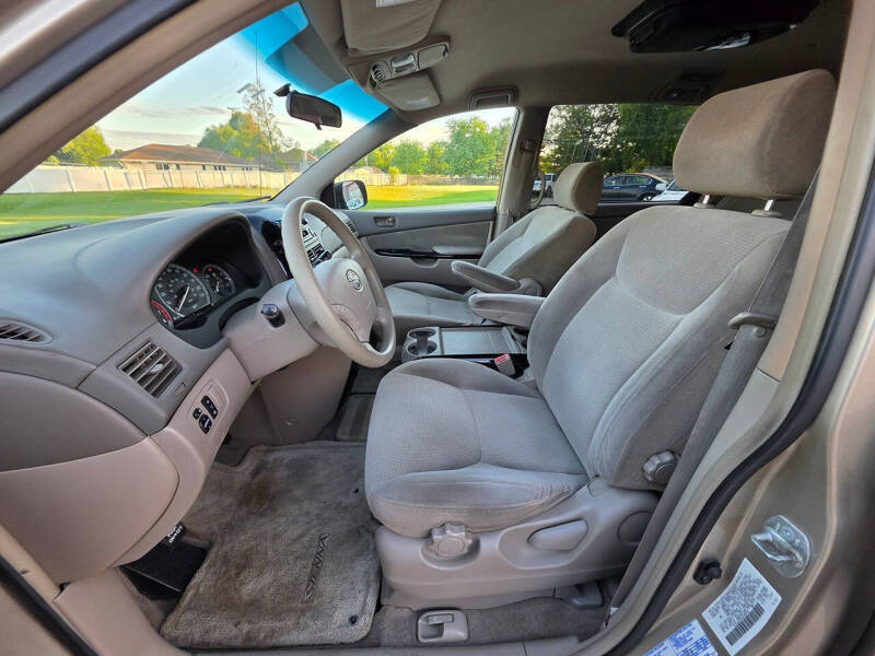 2004 Toyota Sienna LE 7 Passenger