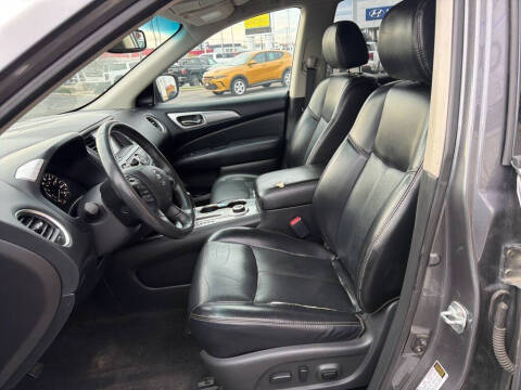 2017 Nissan Pathfinder SL