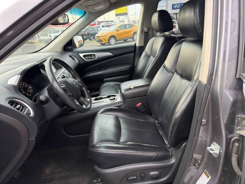 2017 Nissan Pathfinder SL