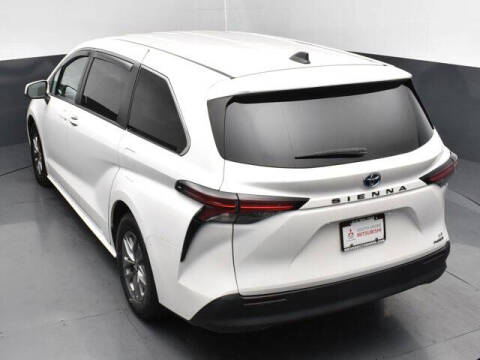 2022 Toyota Sienna LE 8-Passenger