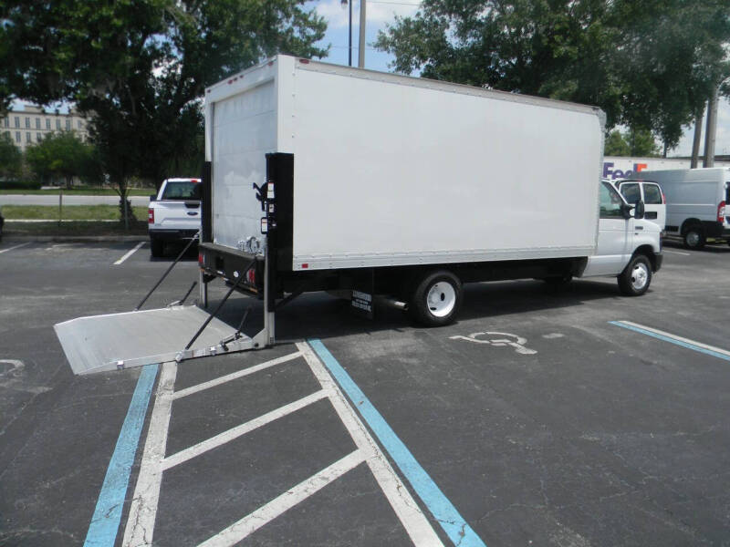 2017 Ford E-350