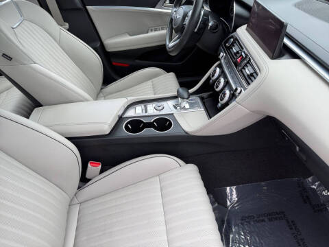 2023 Genesis G70