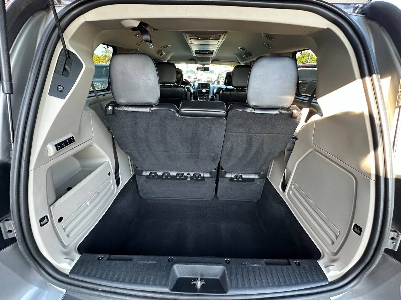 ChryslerTown and Country19