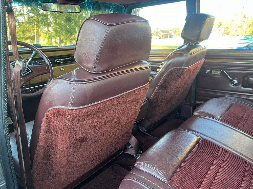 1989 Jeep Grand Wagoneer 72