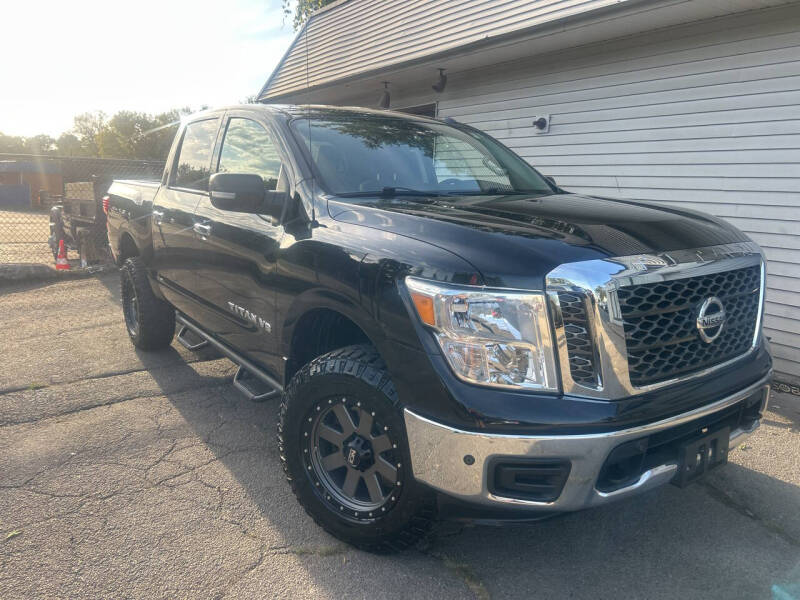 2018 Nissan Titan SV's photo