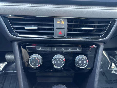 2023 Volkswagen Taos SE 4Motion