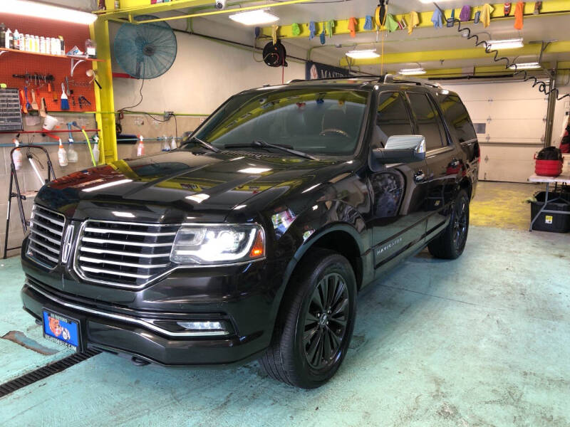 2015 Lincoln Navigator null photo 2