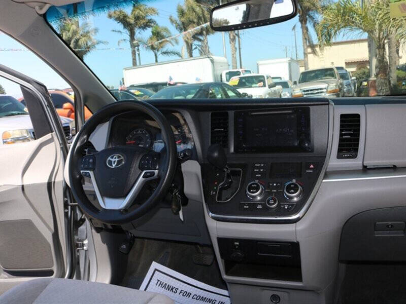 2017 Toyota Sienna LE 8-Passenger