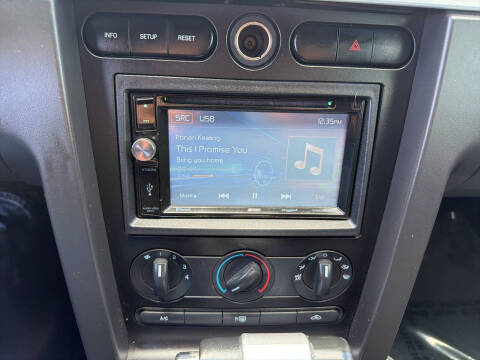 2007 Ford Mustang V6 Deluxe