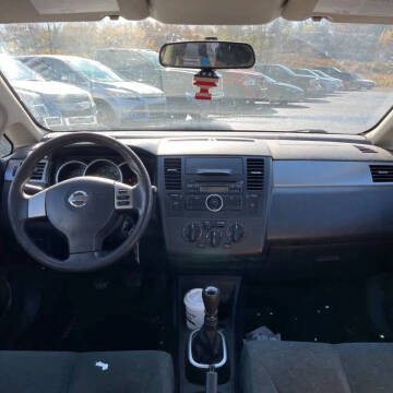 2011 Nissan Versa 1.8 S