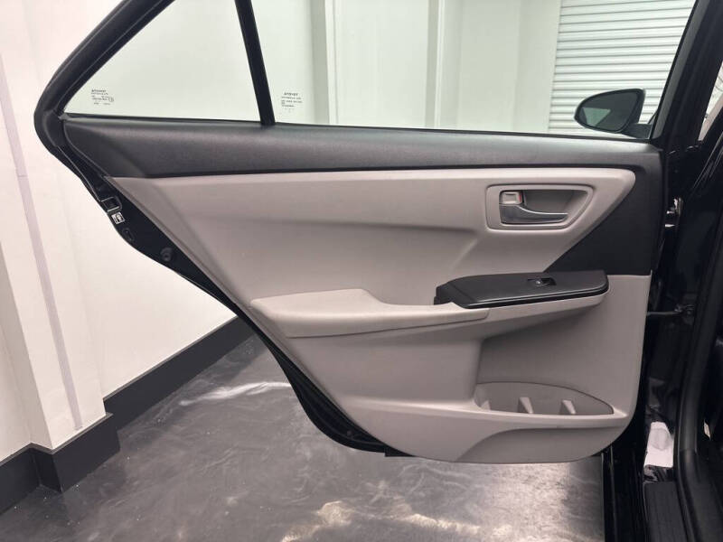 2017 Toyota Camry SE