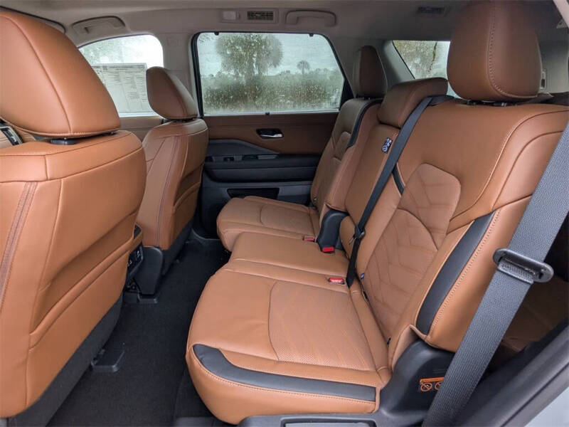 2025 Nissan Pathfinder Platinum