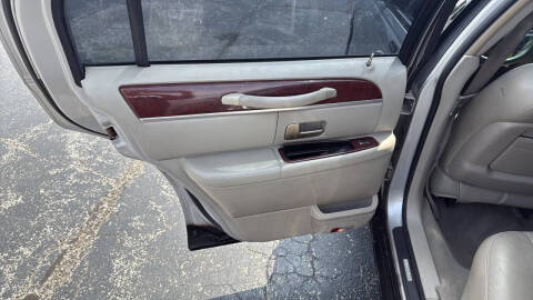 2005 Lincoln Town Car Signature