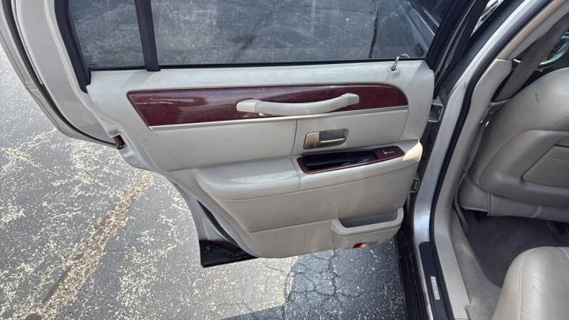 2005 Lincoln Town Car Signature