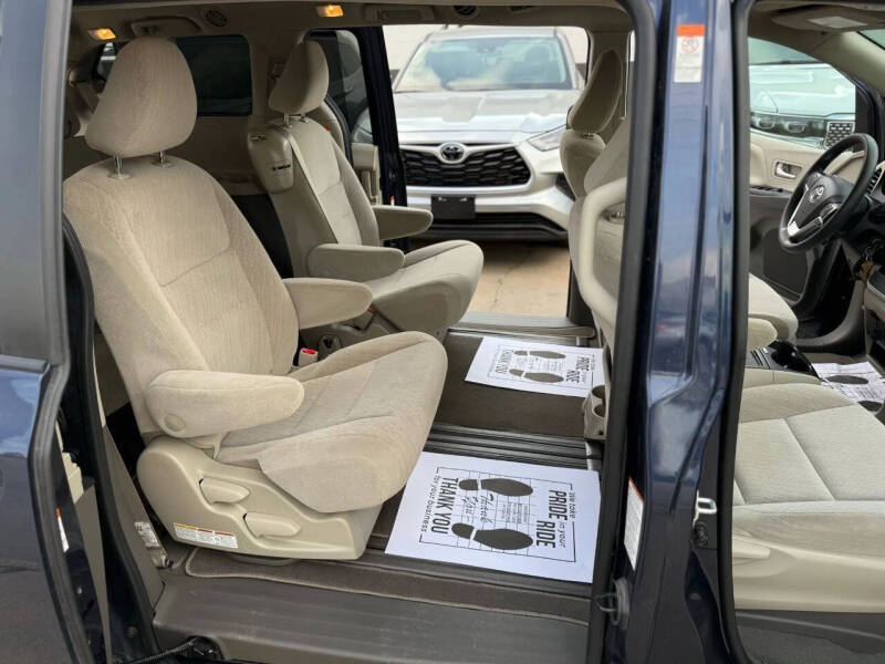 2020 Toyota Sienna LE 8-Passenger