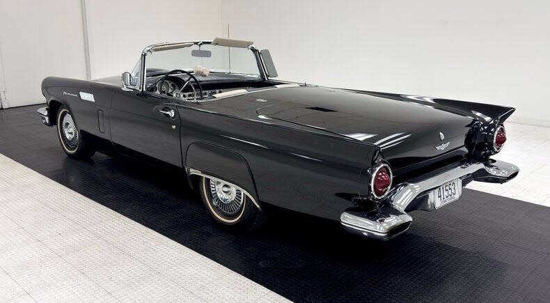 1957 Ford Thunderbird