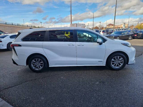 2021 Toyota Sienna LE 8-Passenger