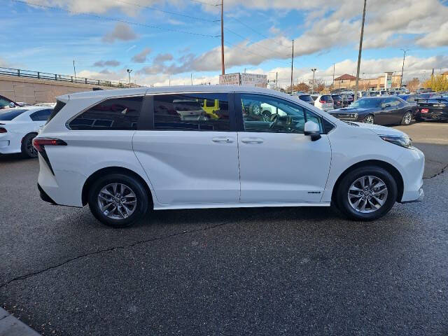 2021 Toyota Sienna LE 8-Passenger