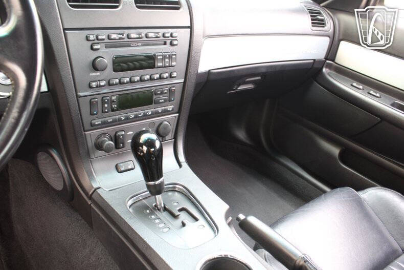 2004 Ford Thunderbird Deluxe
