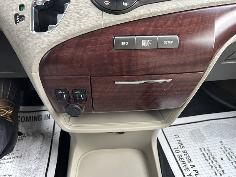 2014 Toyota Sienna XLE 8-Passenger