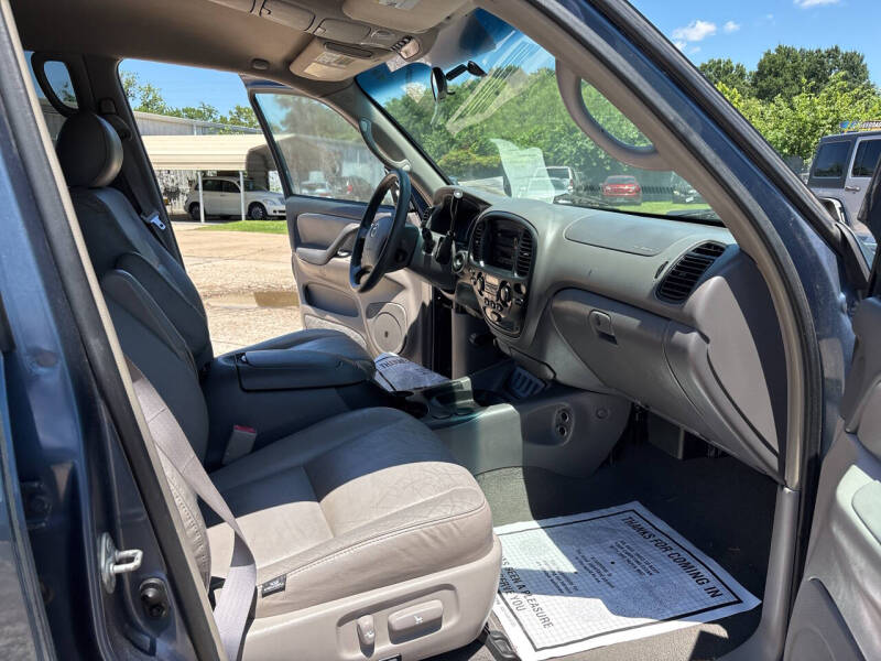 2005 Toyota Sequoia SR5