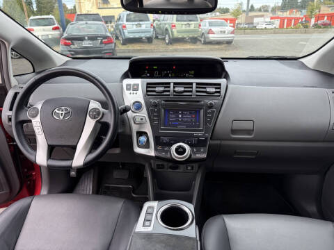 2013 Toyota Prius v Five