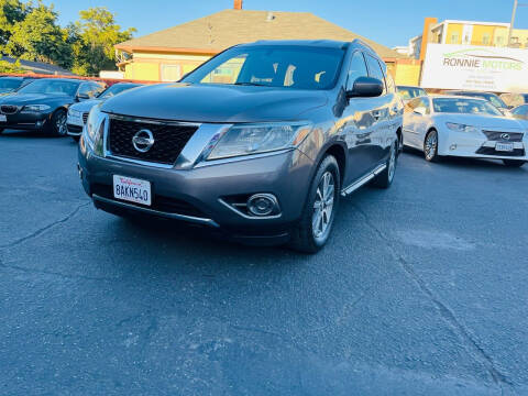 2014 Nissan Pathfinder for sale at Ronnie Motors LLC in San Jose CA