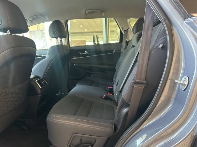 2019 Kia Sorento S V6