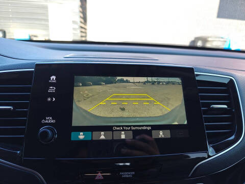 2020 Honda Pilot Touring w/Rear Captain's Chairs