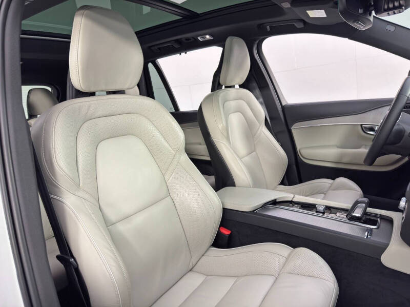 2022 Volvo XC90 Recharge T8 R-Design